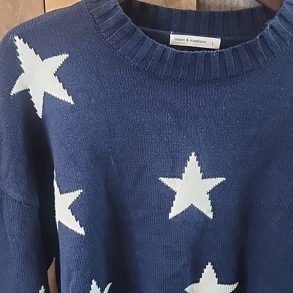 Moon & Madison Midnight Blue Star Sweater Size L - Picture 4 of 6